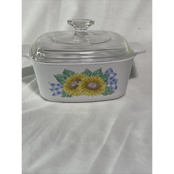 Corning Ware Sunsations Bakeware 1.5 Liter Covered Dish - Picture 1 of 7